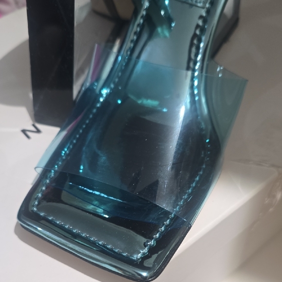 Good American Blue Transparent Heels Size 8 NWT - Picture 3 of 9